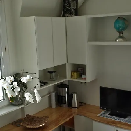 Emmanuel & Beatrice Bed & Breakfast *