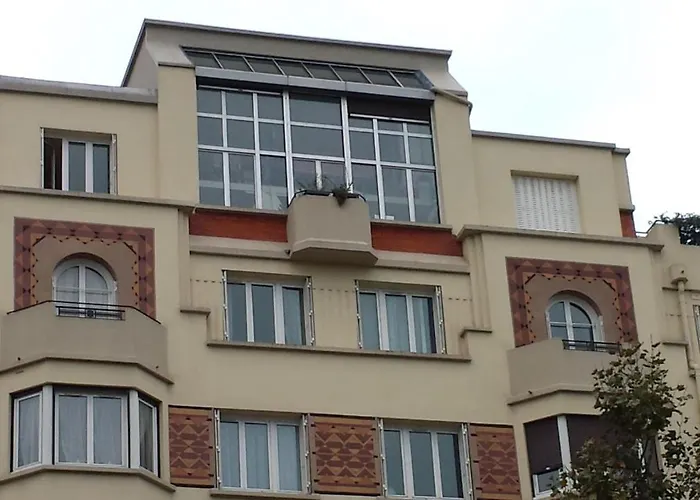 Emmanuel & Beatrice Oda ve Kahvaltı Paris