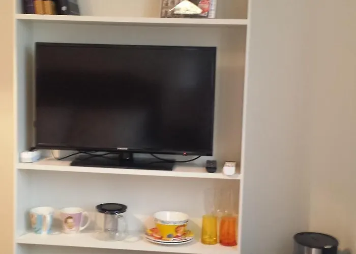 Emmanuel & Beatrice Oda ve Kahvaltı Paris