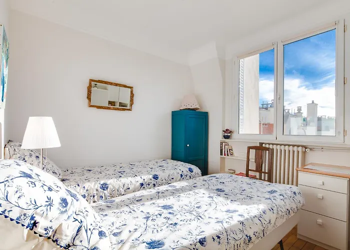 Emmanuel & Beatrice Oda ve Kahvaltı